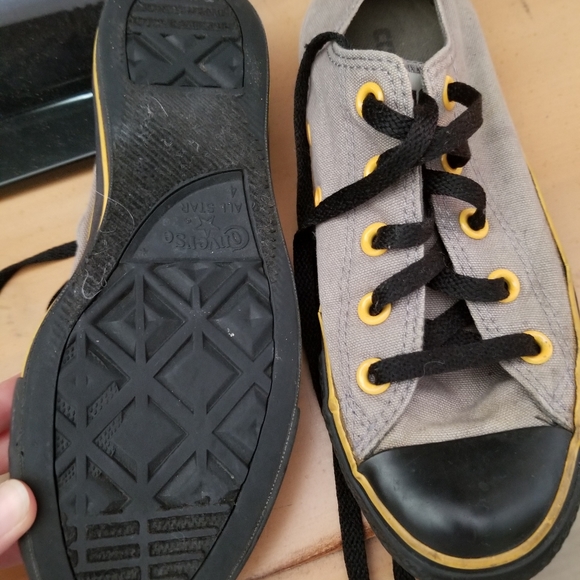 Converse All Star Limited Edition Size 7 Women's - Picture 2 of 3